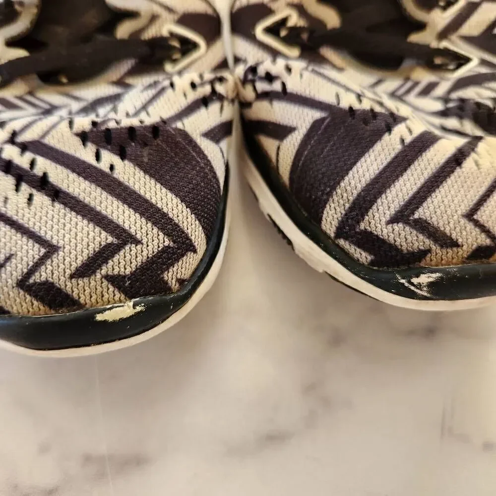 Nike zebra black white stripe geometric tribal size 8 adult unisex sneakers